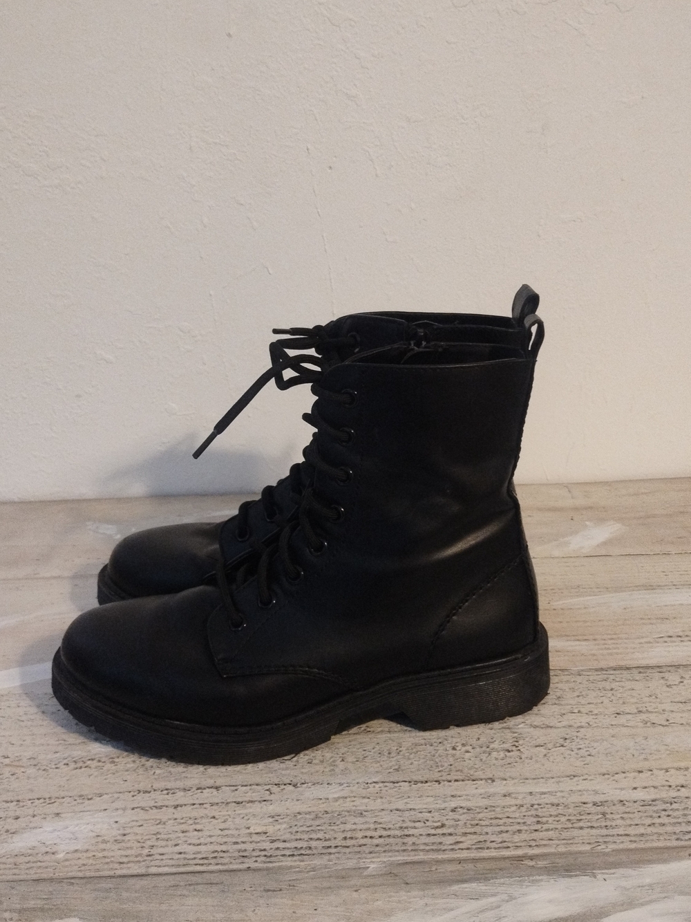 Time and Tru women's combat boots U.S.A size 7.5 (UK women's size 5.5)